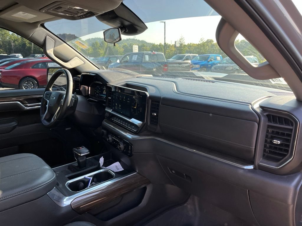 Used 2024 Chevrolet Silverado 1500 LT Trail Boss w/ Convenience Package II AWD/4WD image 12