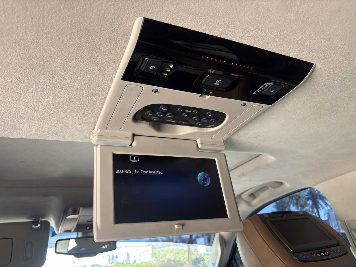 Used 2016 Cadillac Escalade Platinum image 17