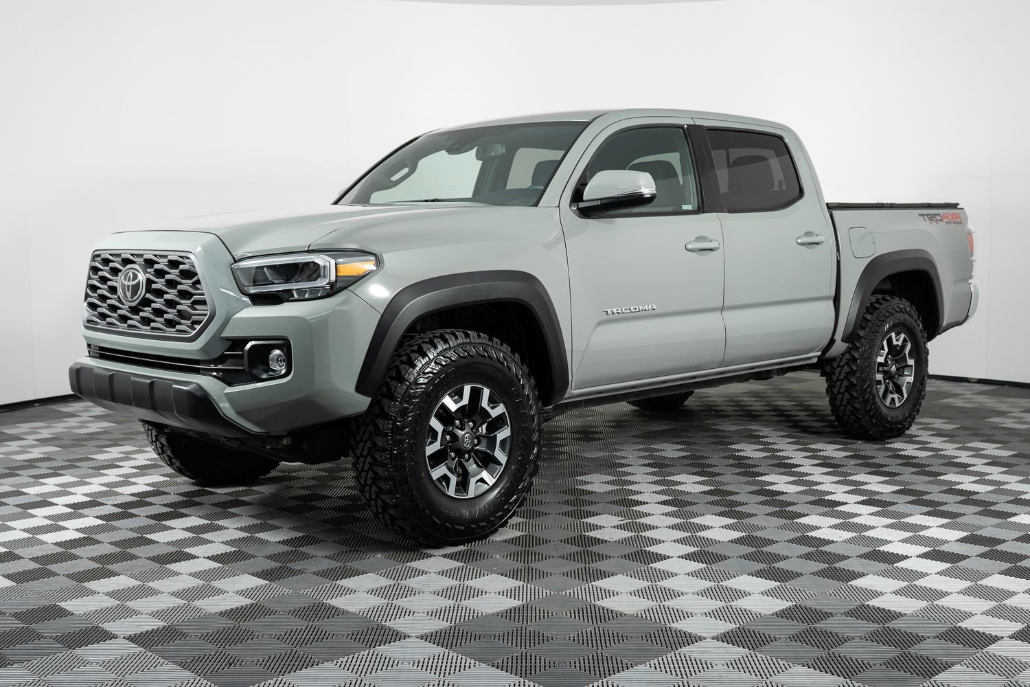 Used 2023 Toyota Tacoma TRD Off-Road image 1