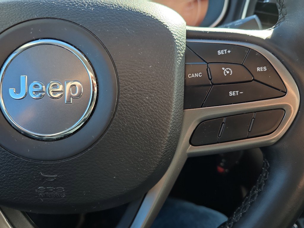 Used 2019 Jeep Cherokee Latitude w/ Cold Weather Group image 15