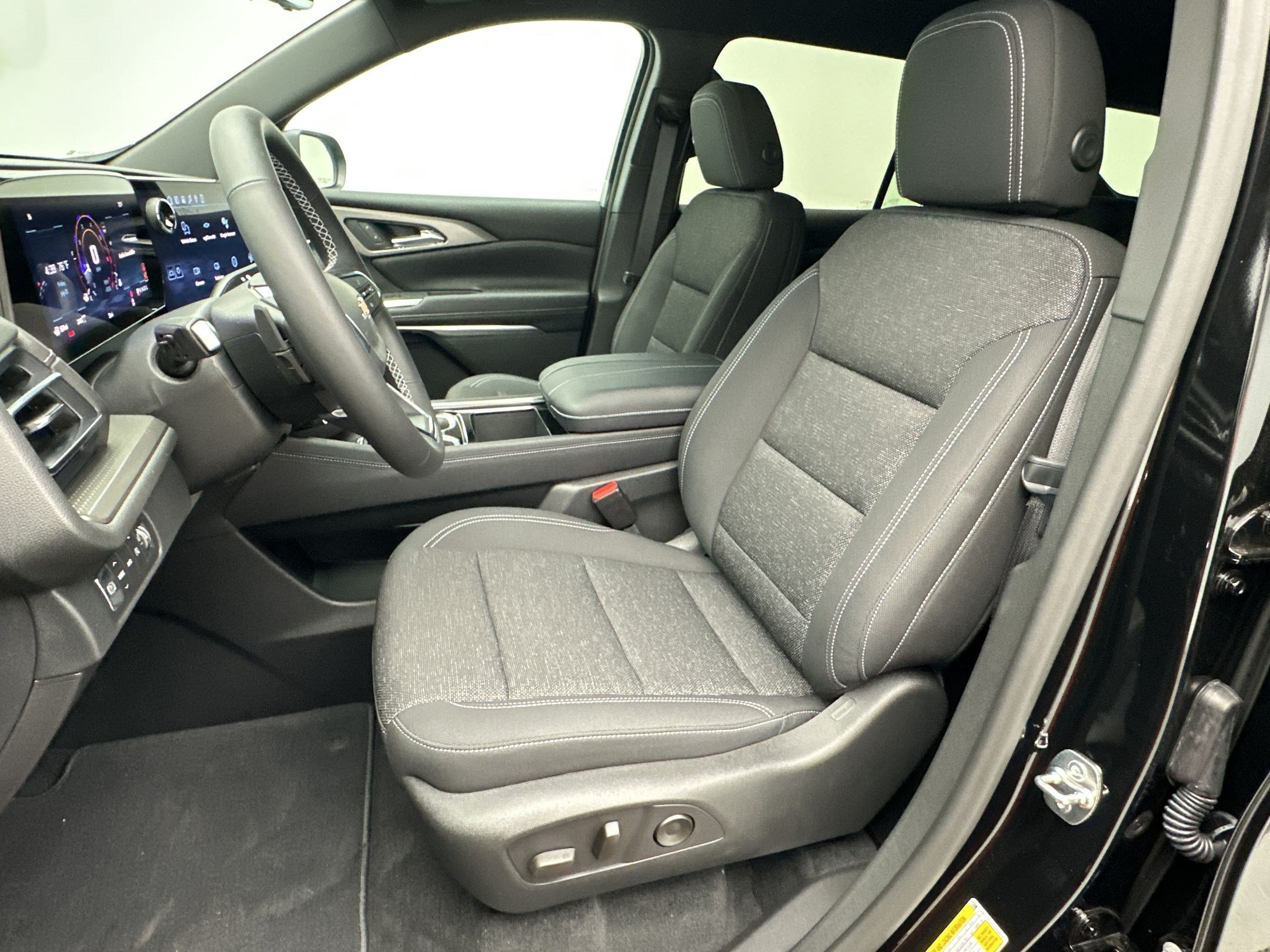New 2026 Chevrolet Traverse LT w/ Driver Confidence Package AWD/4WD image 5