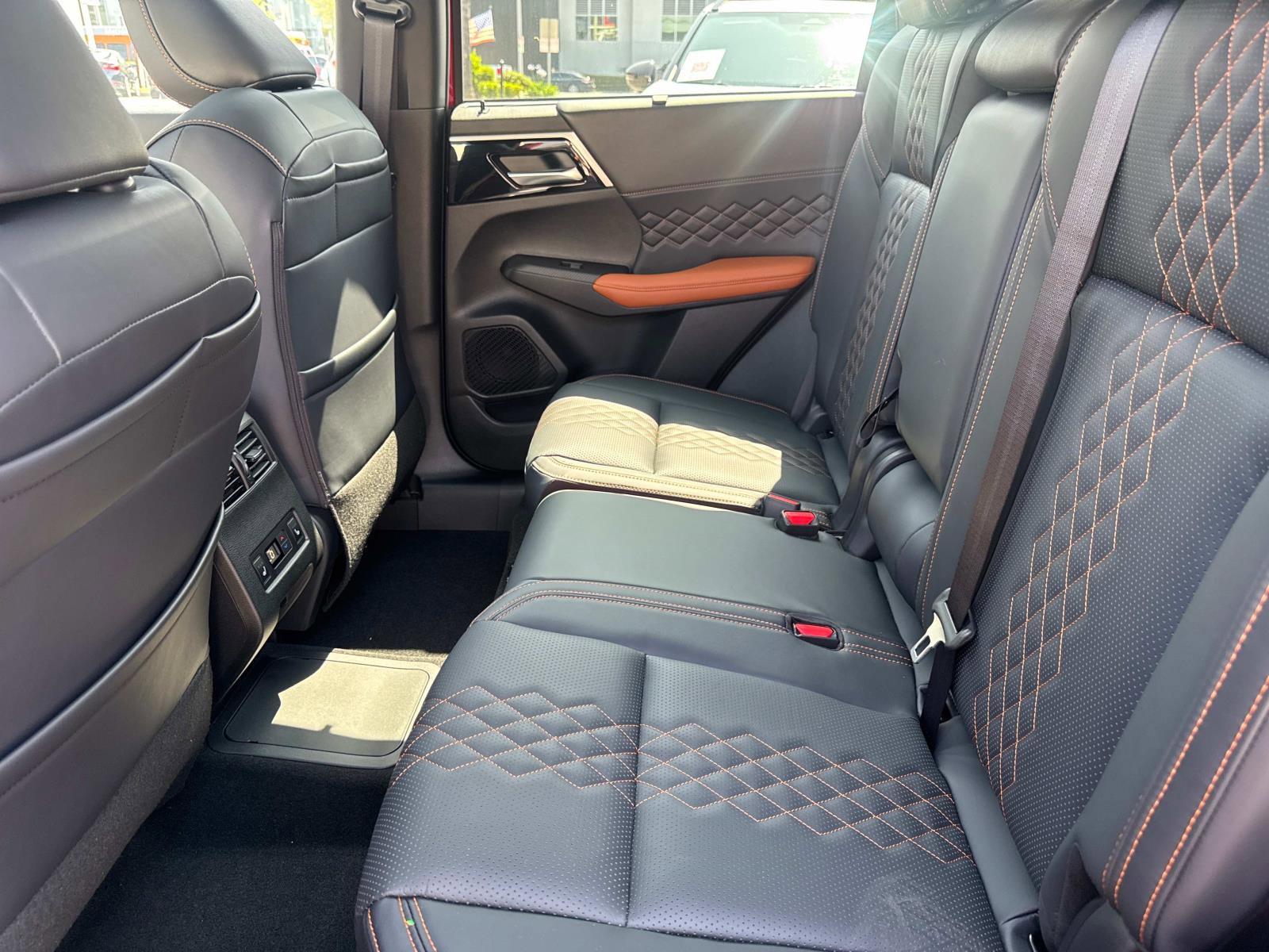 New 2025 Mitsubishi Outlander SEL image 12