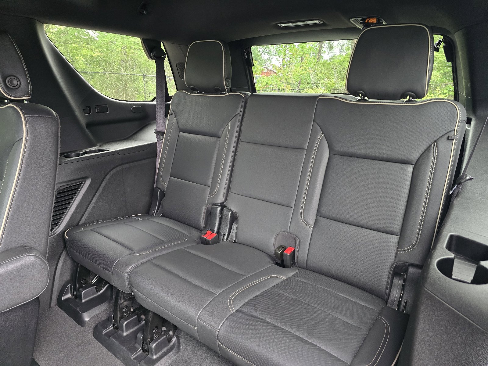 Used 2024 Chevrolet Tahoe Premier AWD/4WD image 12
