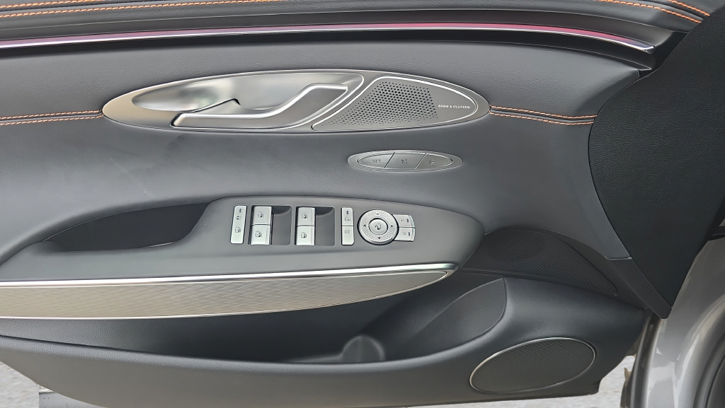 New 2026 Genesis GV70 2.5T Sport Prestige AWD/4WD image 17
