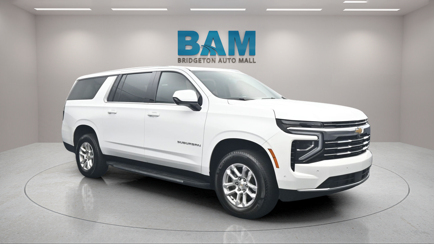 Used 2025 Chevrolet Suburban LT AWD/4WD image 1