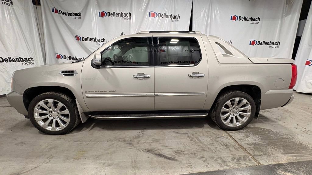 Used 2009 Cadillac Escalade EXT image 2