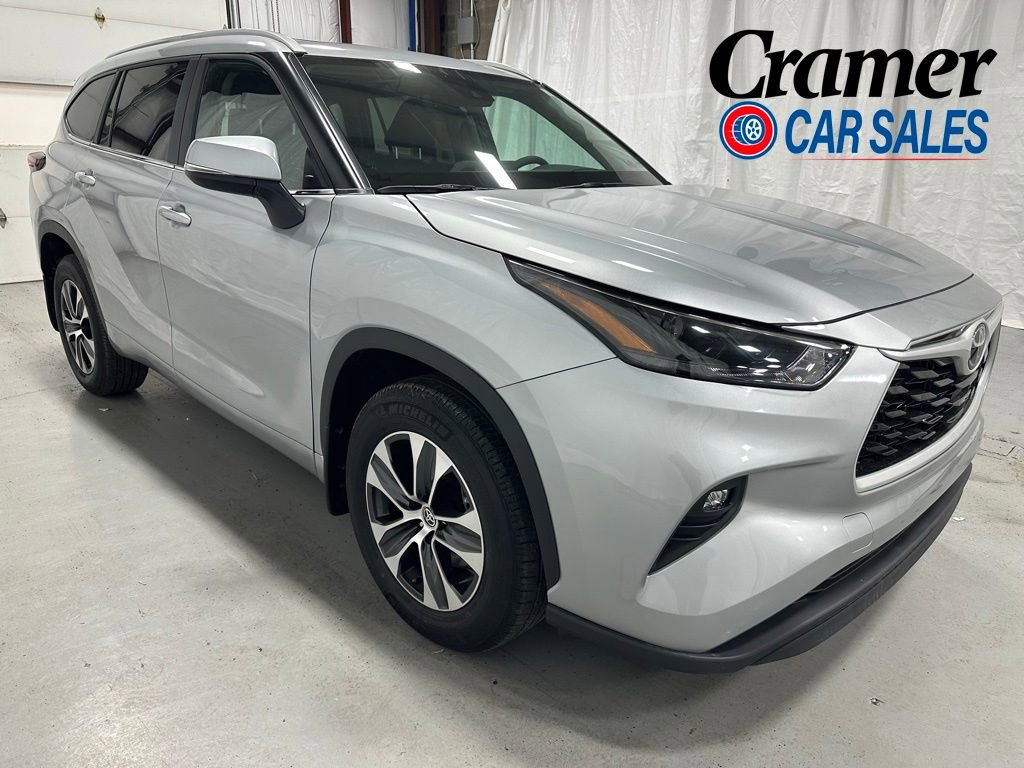 Used 2025 Toyota Highlander XLE AWD/4WD image 1