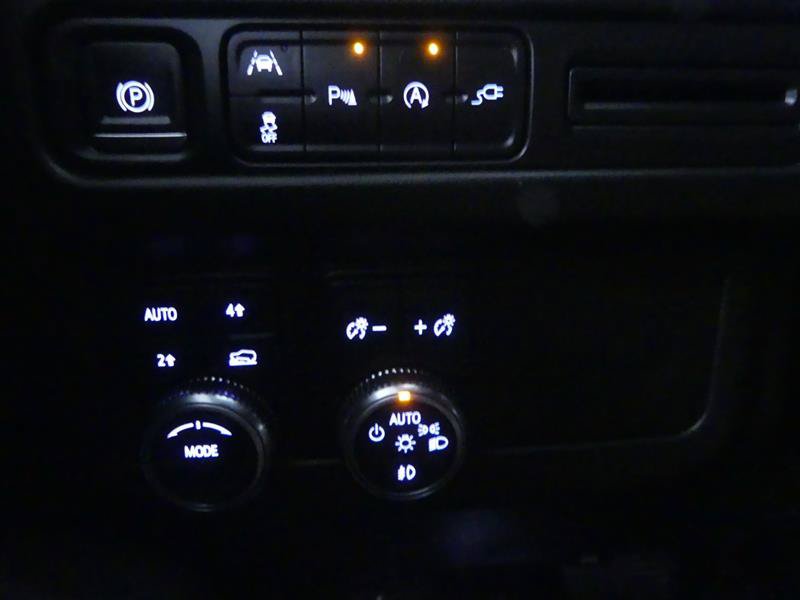 Used 2021 GMC Yukon XL SLT AWD/4WD image 23