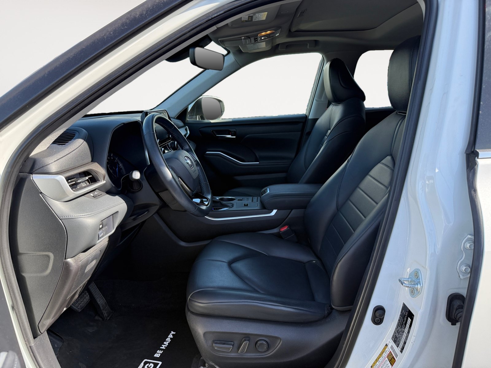Used 2021 Toyota Highlander XLE FWD image 10