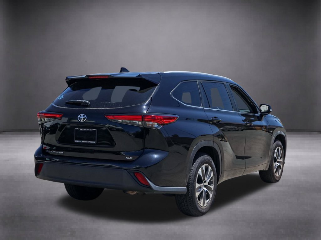 Used 2023 Toyota Highlander XLE FWD image 4