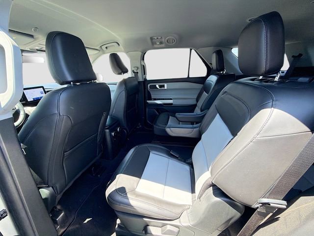 Used 2022 Ford Explorer XLT w/ Equipment Group 202A AWD/4WD image 23