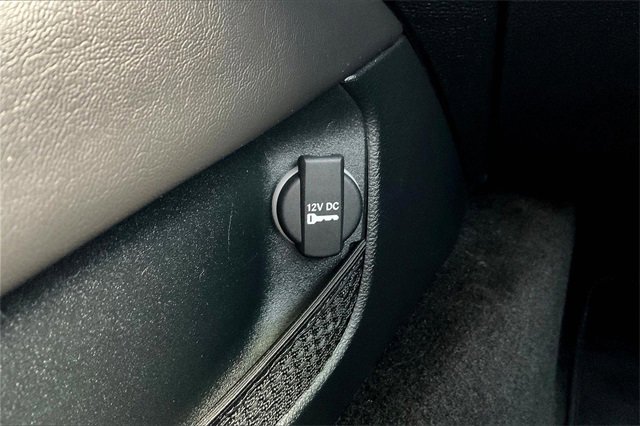 Used 2015 Dodge Challenger SRT image 26