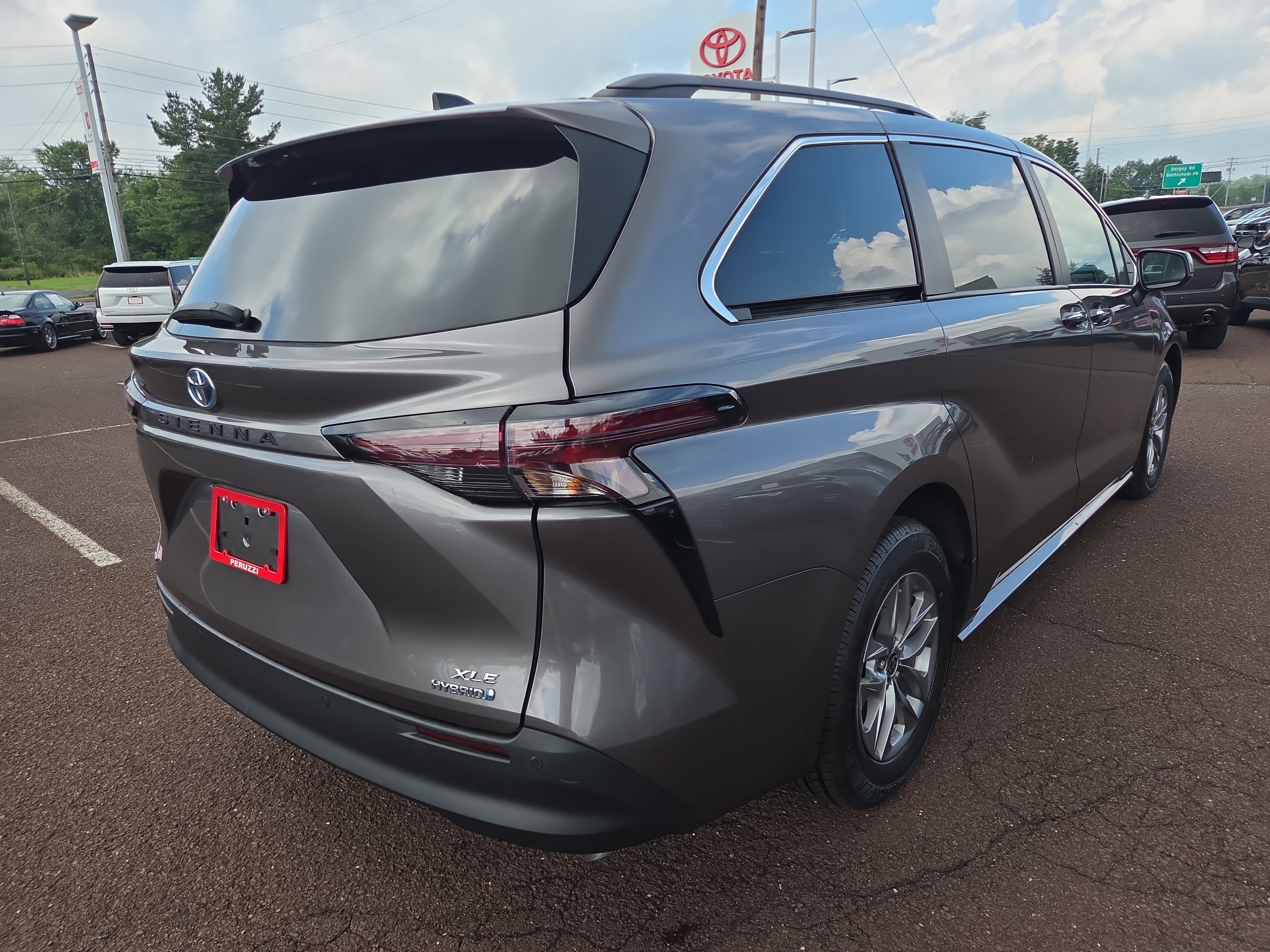 Certified 2024 Toyota Sienna XLE w/ XLE Plus Package AWD/4WD image 3