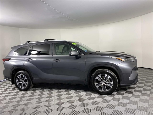 Used 2024 Toyota Highlander XLE image 11