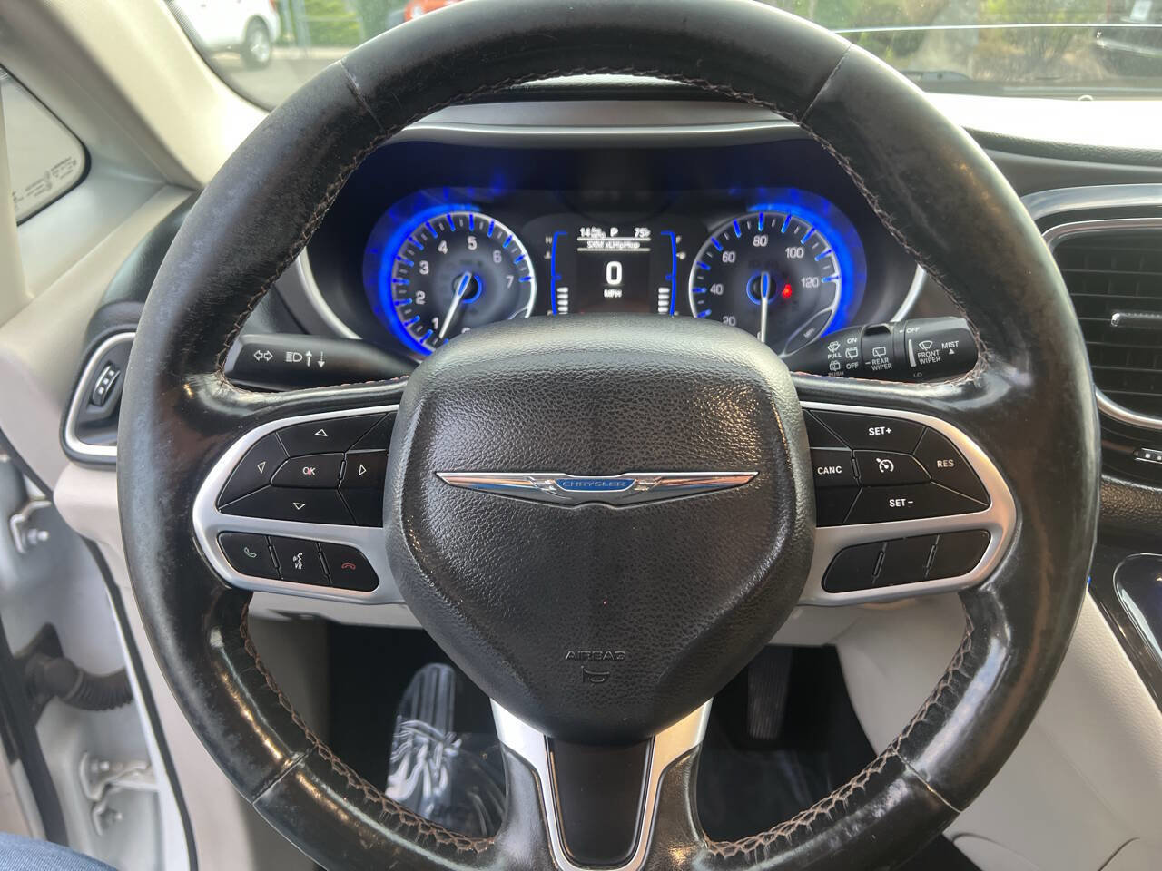 Used 2020 Chrysler Pacifica Touring-L image 25