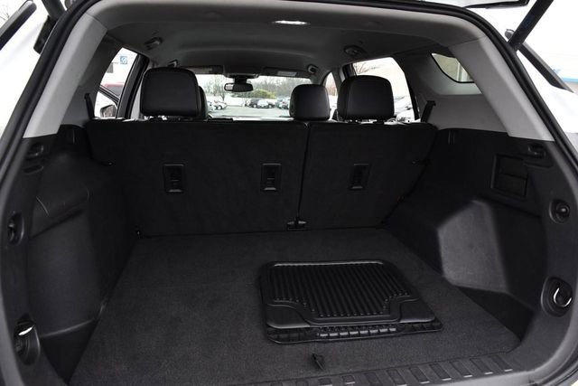 Used 2024 GMC Terrain SLT image 25