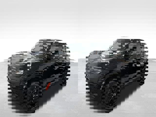 New 2025 Jeep Grand Cherokee Altitude image 3