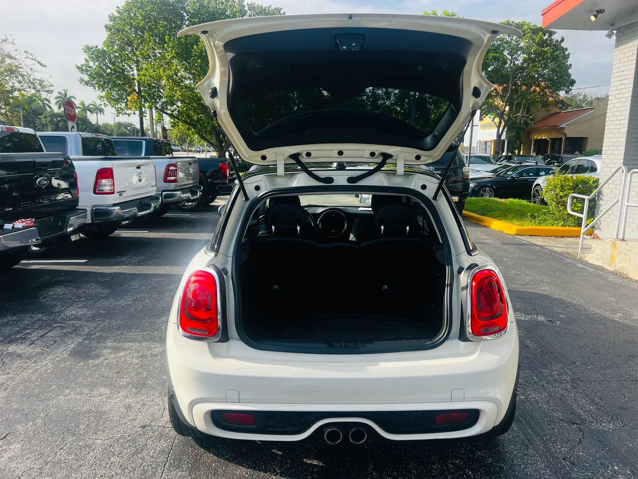 Used 2015 MINI Cooper S w/ Park Assistant Package FWD image 7