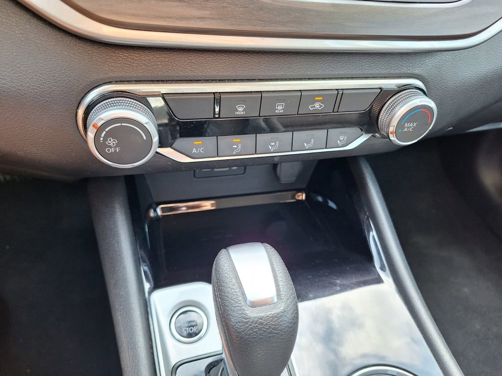 Used 2024 Nissan Altima 2.5 SV FWD image 13