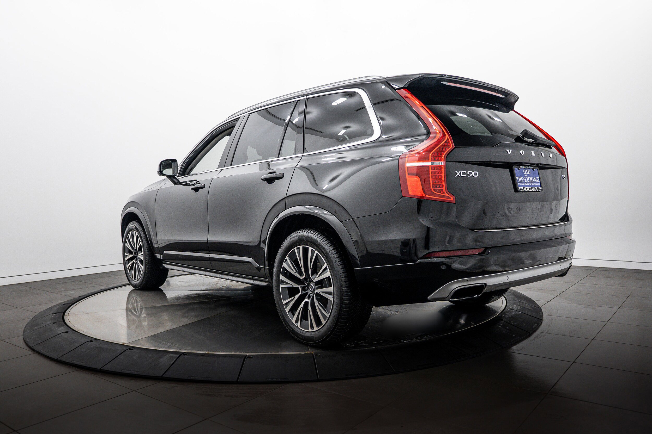 Used 2020 Volvo XC90 T5 Momentum w/ Protection Package Premier AWD/4WD image 5