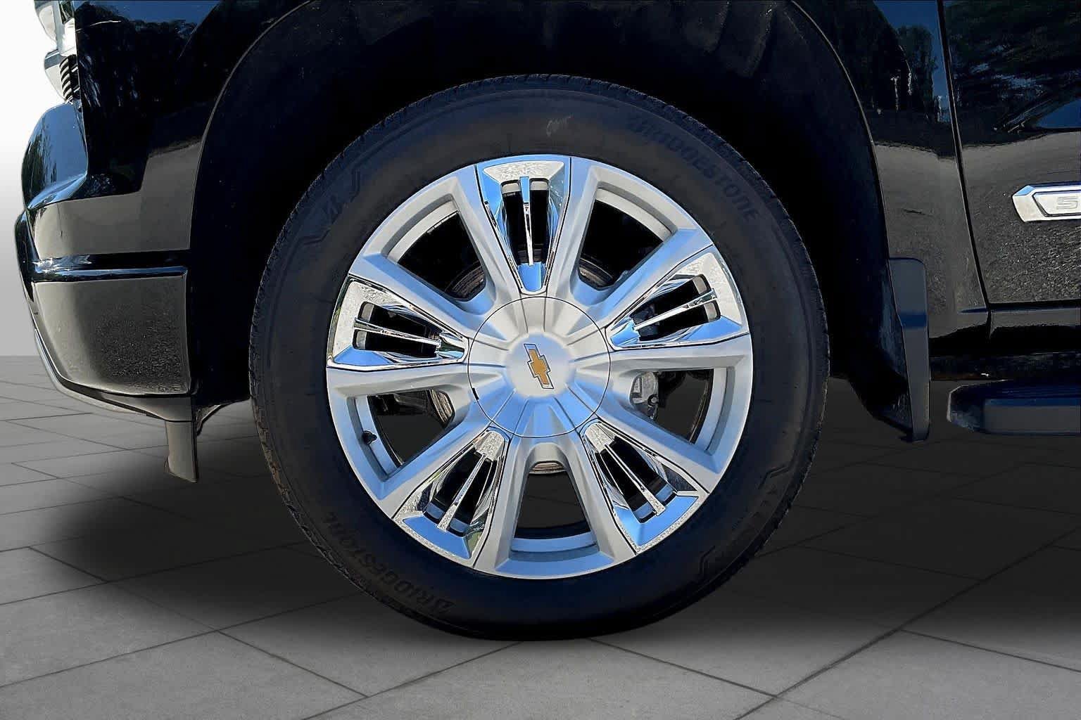 Used 2023 Chevrolet Silverado 1500 High Country w/ High Country Premium Package AWD/4WD image 21