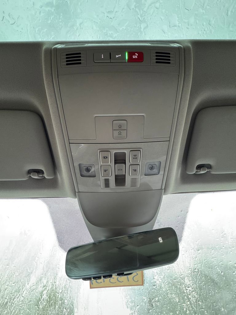 Used 2023 Volkswagen Taos SE w/ Panoramic Sunroof Package AWD/4WD image 24