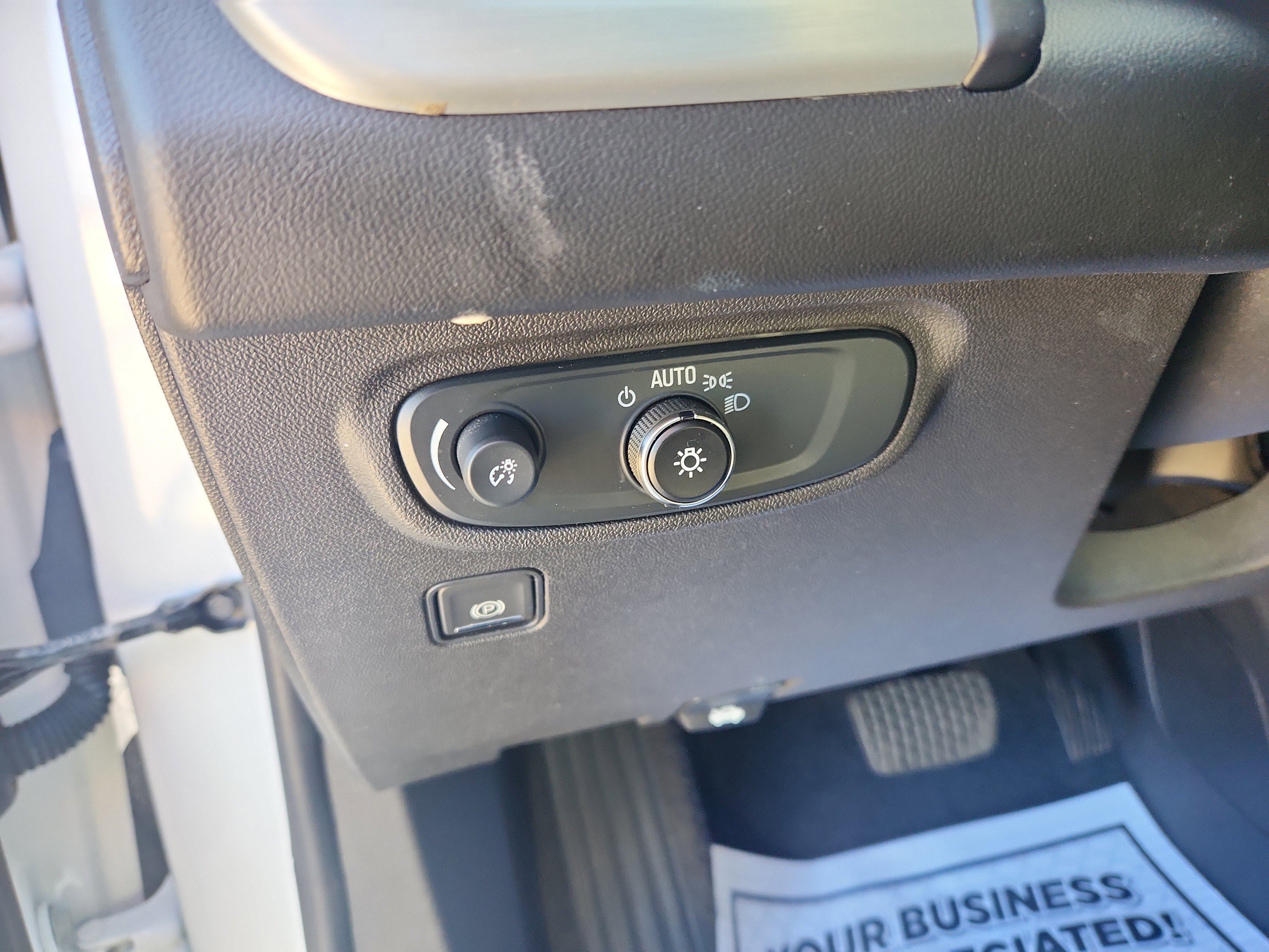 Used 2024 GMC Terrain SLE image 25