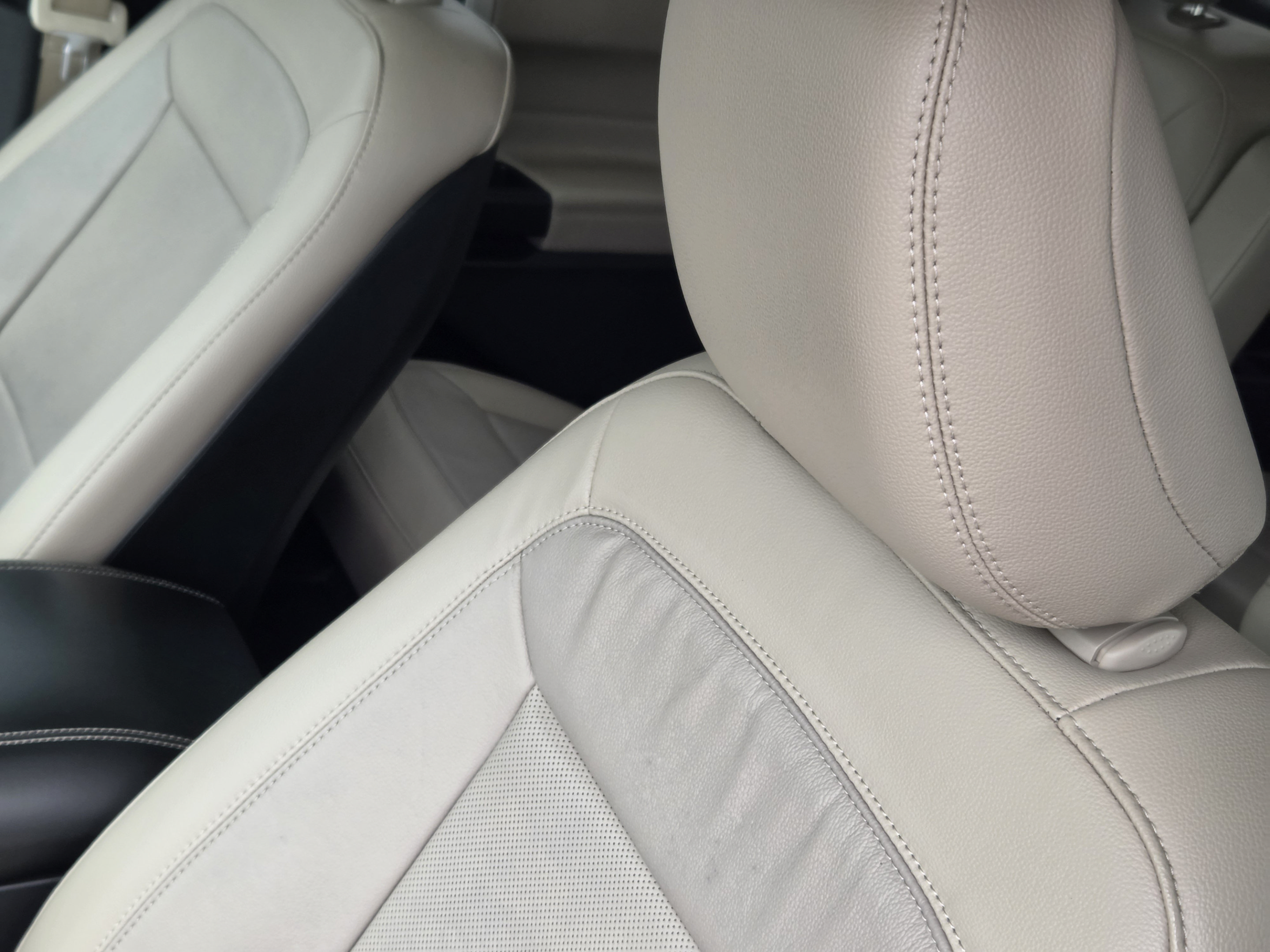 Used 2020 Ford Explorer Limited RWD image 8