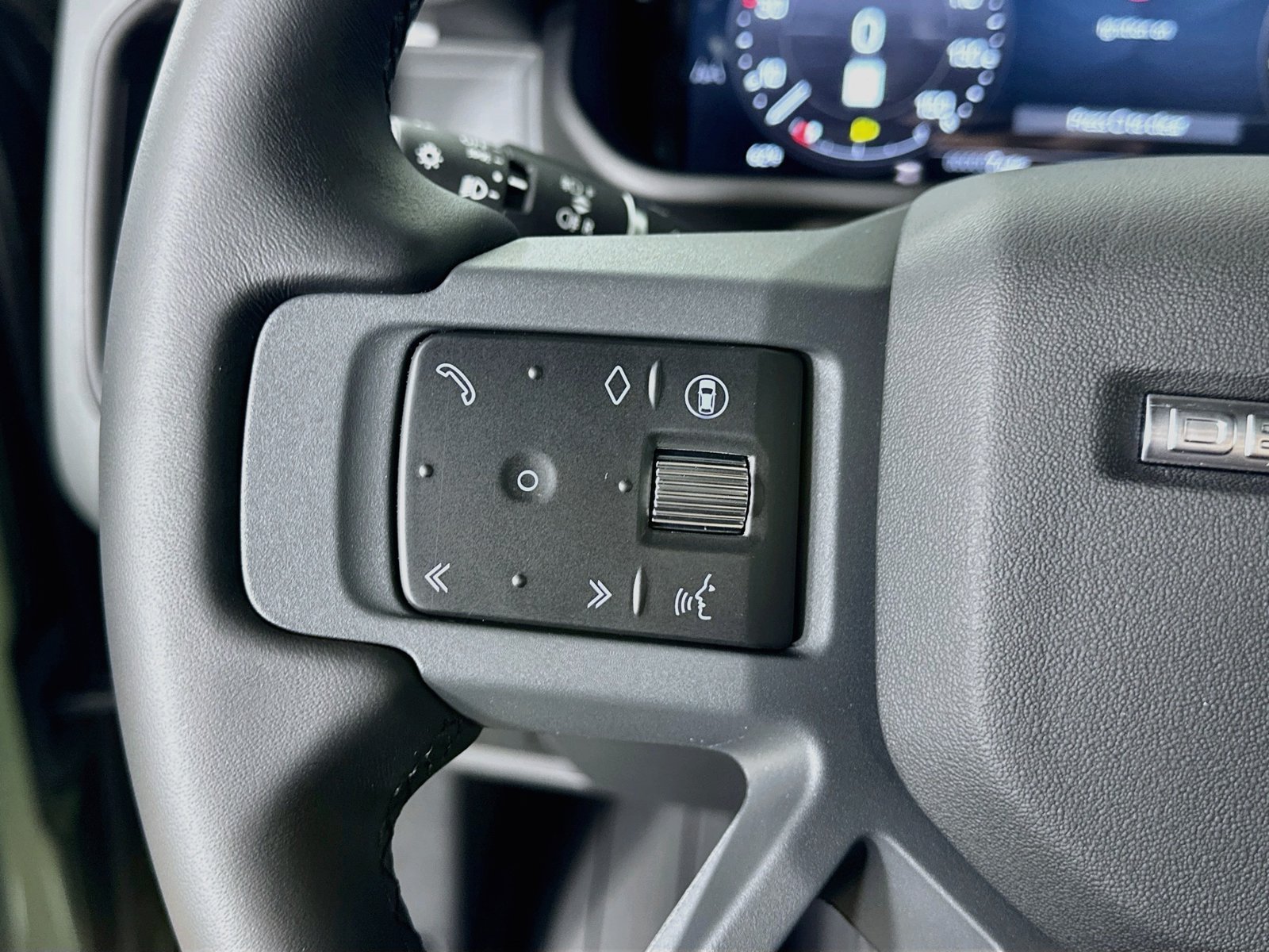 New 2026 Land Rover Defender 110 X-Dynamic SE AWD/4WD image 19