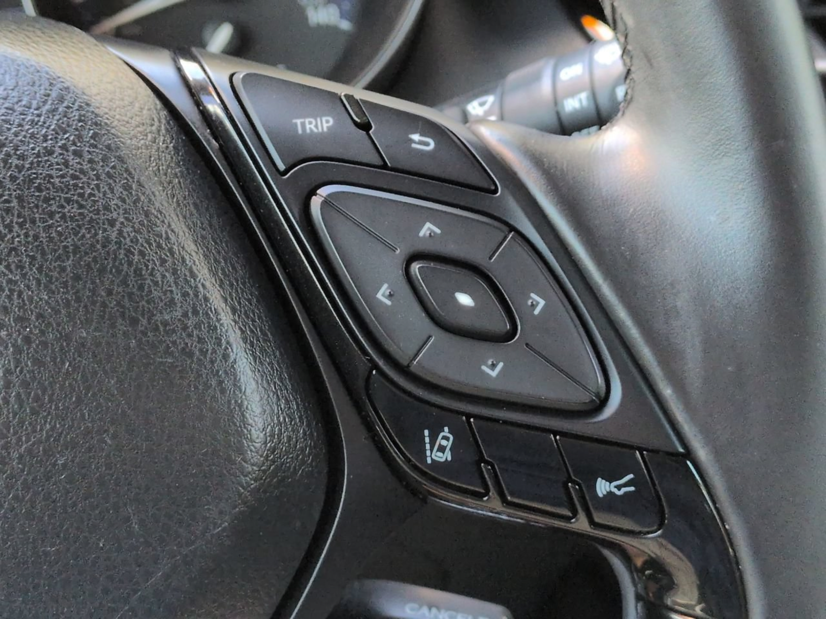 Used 2019 Toyota C-HR XLE FWD image 27