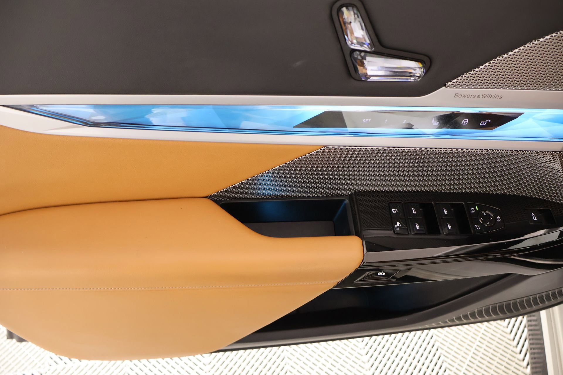 Used 2023 BMW 740i w/ Parking Assistance Package image 17