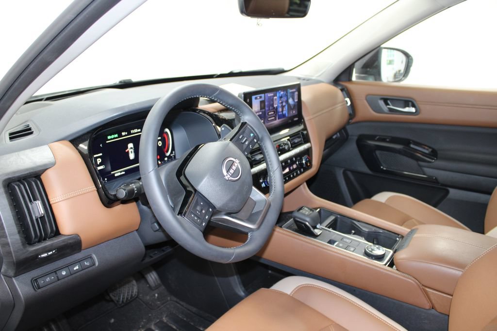 Used 2026 Nissan Pathfinder Platinum AWD/4WD image 14