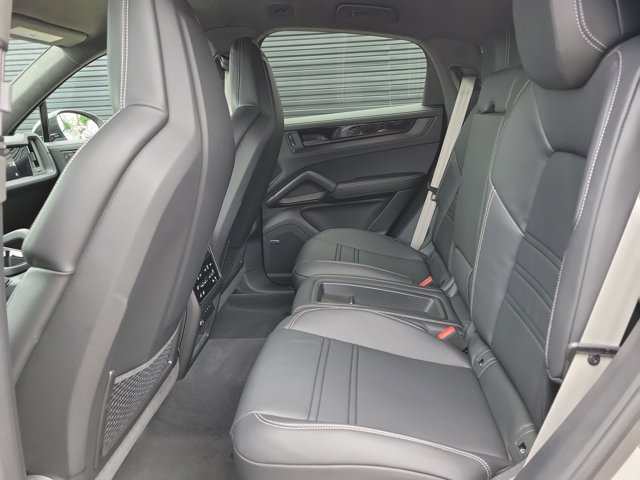 Certified 2025 Porsche Cayenne Turbo GT AWD/4WD image 20