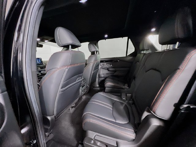 Used 2025 Honda Pilot TrailSport image 23