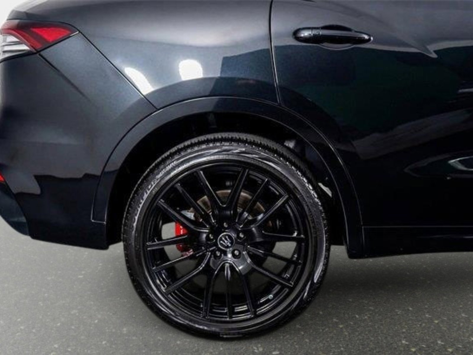Used 2024 Maserati Levante Modena Ultima AWD/4WD image 8