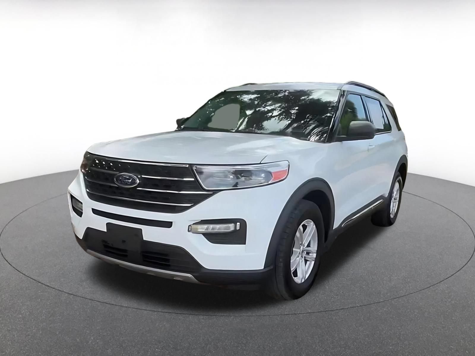 Used 2023 Ford Explorer XLT w/ Equipment Group 202A AWD/4WD image 6