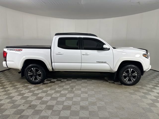 Used 2016 Toyota Tacoma TRD Sport AWD/4WD image 4