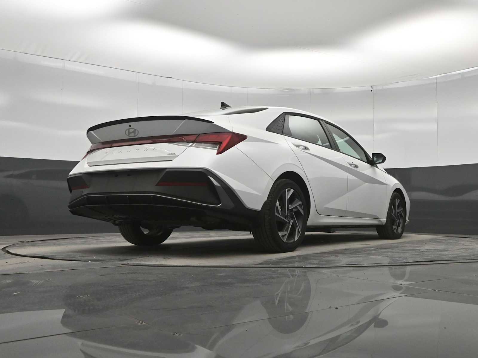 Used 2025 Hyundai Elantra SEL FWD image 35
