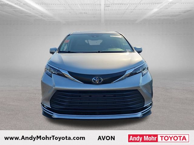Used 2022 Toyota Sienna XLE AWD/4WD image 3
