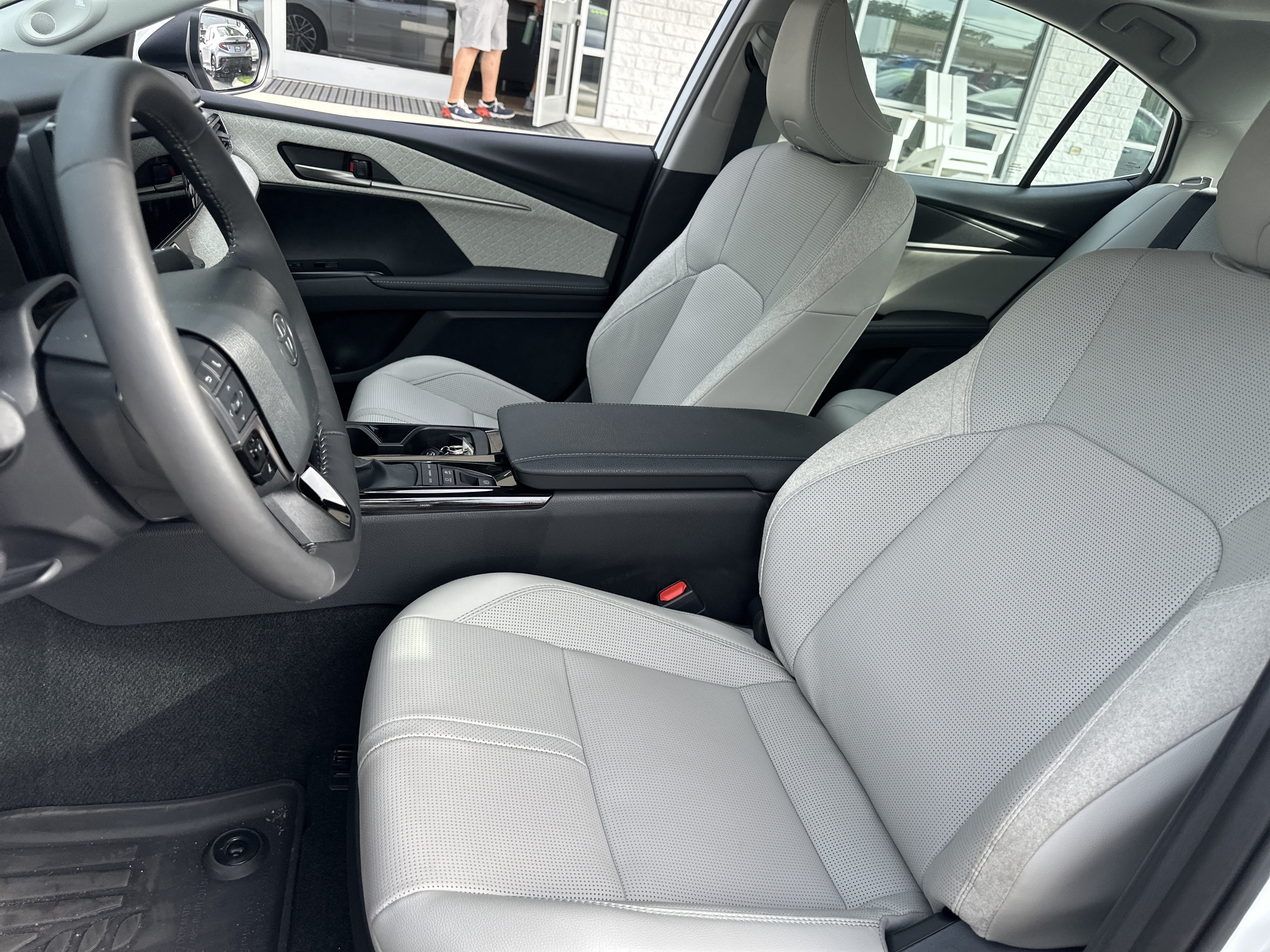 Used 2025 Toyota Camry XLE w/ Premium Plus Package FWD image 10