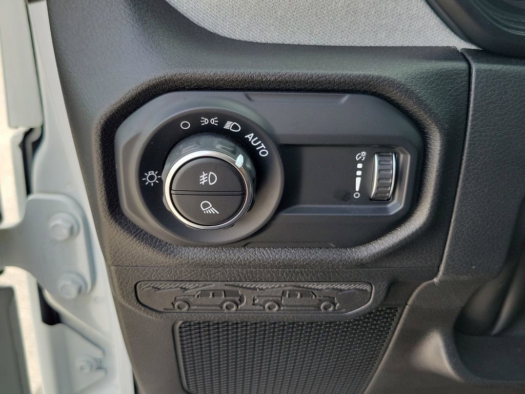 Certified 2025 Jeep Gladiator Mojave AWD/4WD image 31