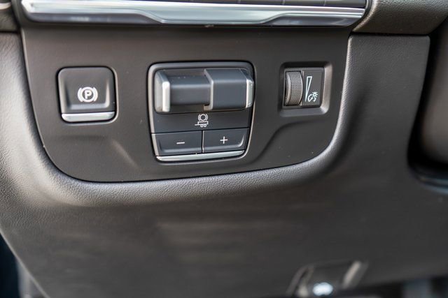 Used 2024 Cadillac Escalade Premium Luxury w/ Performance Package image 40