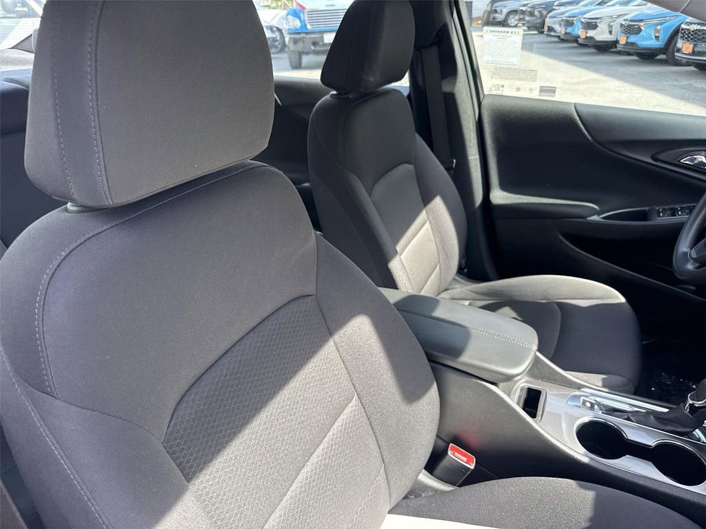 Used 2025 Chevrolet Malibu LT FWD image 24