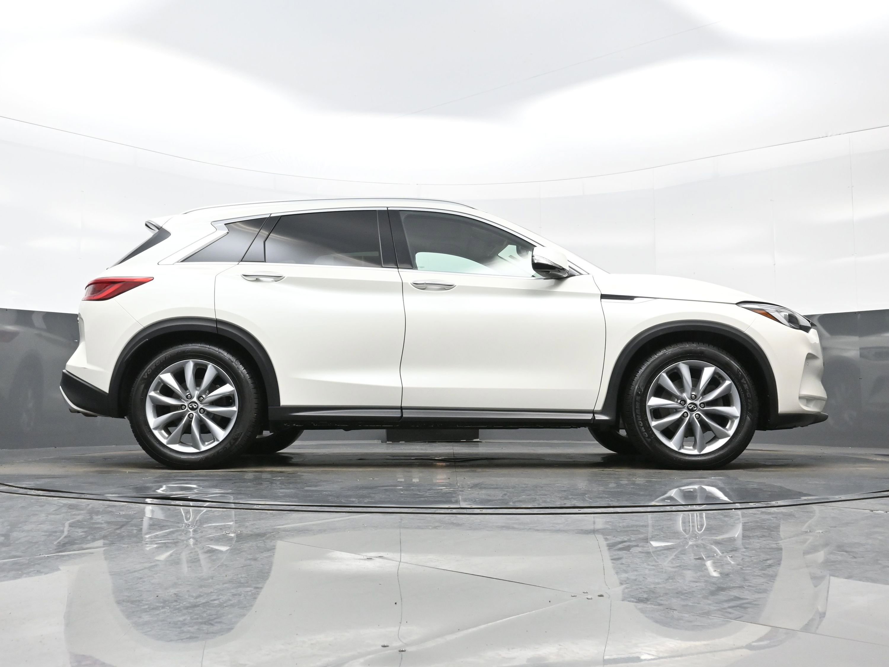 Used 2019 INFINITI QX50 Essential w/ Premium Heat Package image 32