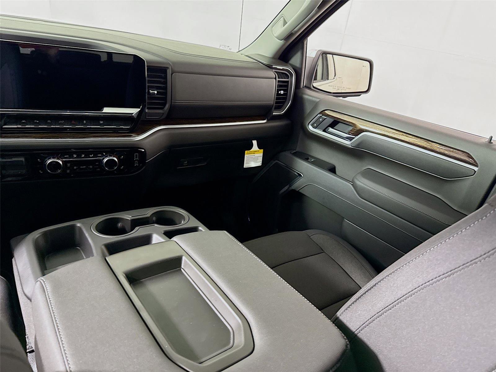 New 2026 GMC Sierra 1500 SLE w/ Preferred Package image 17