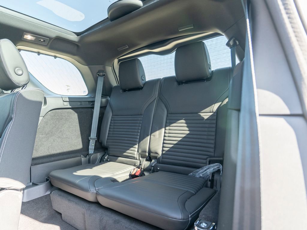 New 2025 Land Rover Discovery Dynamic SE image 24