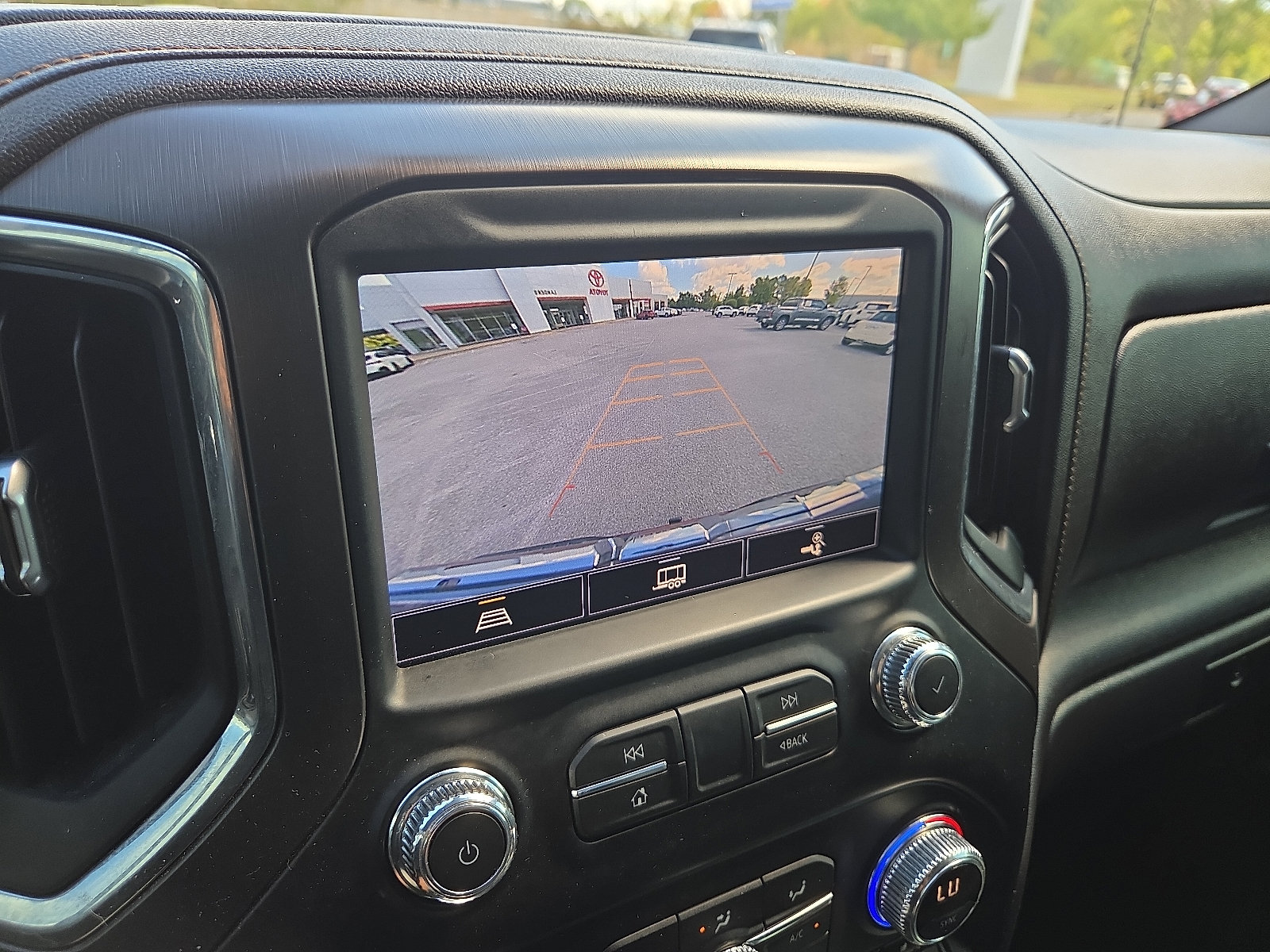 Used 2021 GMC Sierra 1500 AT4 w/ AT4 Preferred Package AWD/4WD image 17