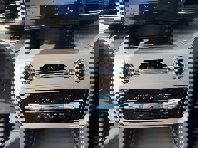 Used 2023 Ford Explorer XLT w/ Equipment Group 202A image 13