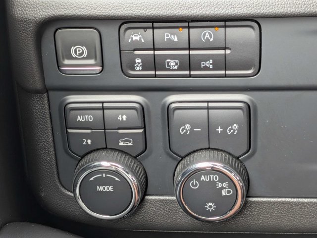 Used 2025 Chevrolet Suburban LT AWD/4WD image 25