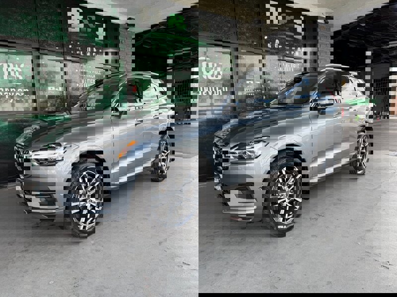 Used 2018 Volvo XC60 T5 Momentum w/ Vision Package